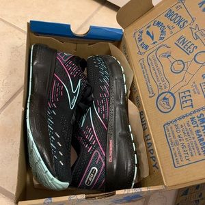 Brand new Brooks Glycerin 20 women’s running shoes